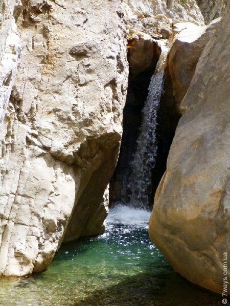 Водопад в каньоне Гейнюк